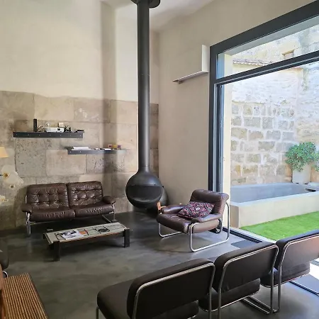 Daire Maison Des Remparts Intra-muros Spacieuse Patio Avec Bassin Wifi Parking Gratuit *