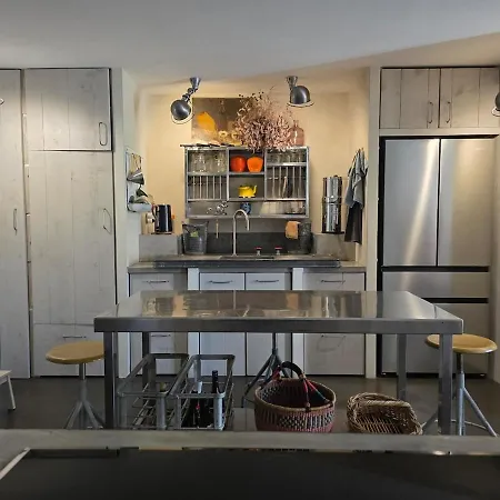 Daire Maison Des Remparts Intra-muros Spacieuse Patio Avec Bassin Wifi Parking Gratuit Aigues-Mortes