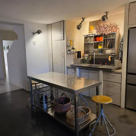 Daire Maison Des Remparts Intra-muros Spacieuse Patio Avec Bassin Wifi Parking Gratuit Aigues-Mortes