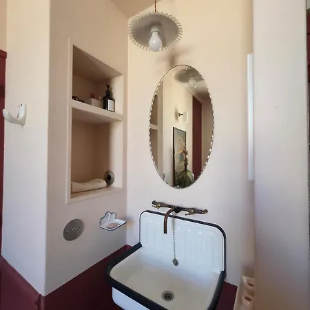 Daire Maison Des Remparts Intra-muros Spacieuse Patio Avec Bassin Wifi Parking Gratuit Aigues-Mortes