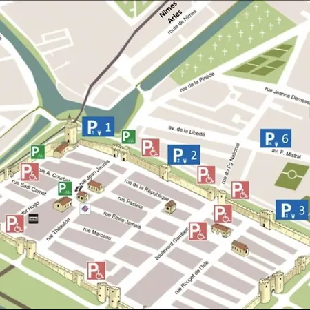 Apartmán Maison Des Remparts Intra-muros Spacieuse Patio Avec Bassin Wifi Parking Gratuit