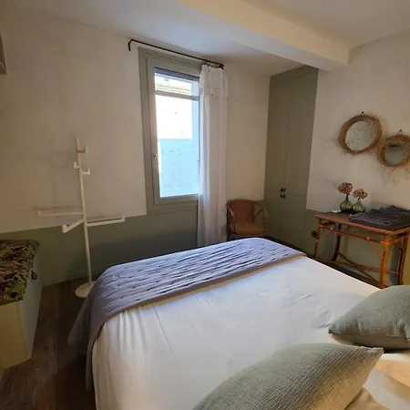 Apartmán Maison Des Remparts Intra-muros Spacieuse Patio Avec Bassin Wifi Parking Gratuit *