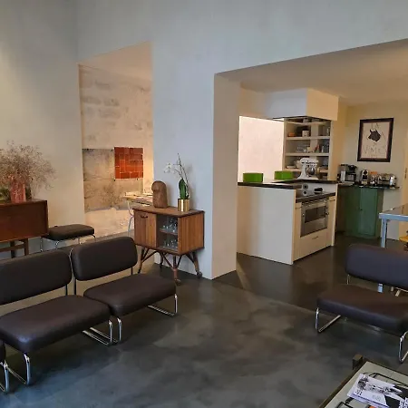 Maison Des Remparts Intra-muros Spacieuse Patio Avec Bassin Wifi Parking Gratuit