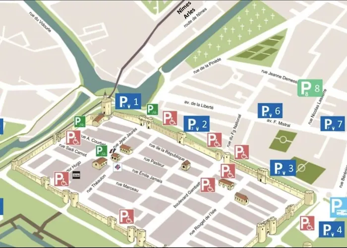 Apartman Maison Des Remparts Intra-muros Spacieuse Patio Avec Bassin Wifi Parking Gratuit