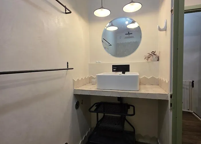 Maison Des Remparts Intra-muros Spacieuse Patio Avec Bassin Wifi Parking Gratuit *