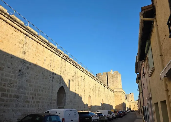 Maison Des Remparts Intra-muros Spacieuse Patio Avec Bassin Wifi Parking Gratuit Apartman Aigues-Mortes