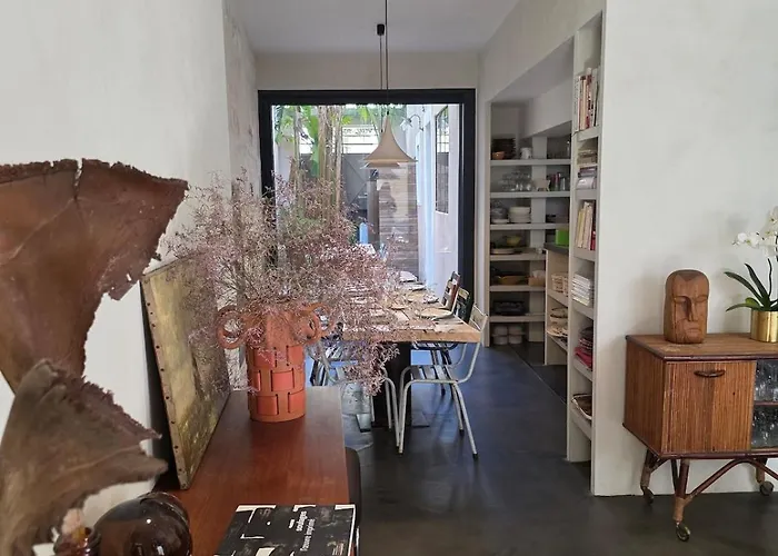 Maison Des Remparts Intra-muros Spacieuse Patio Avec Bassin Wifi Parking Gratuit * Aigues-Mortes