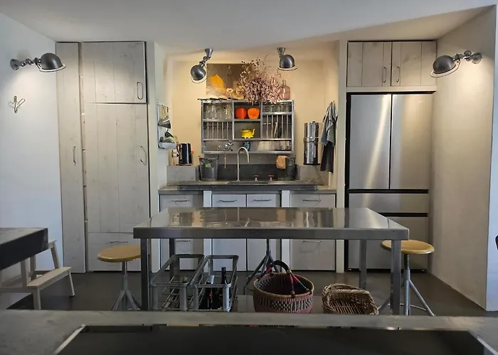 Apartman Maison Des Remparts Intra-muros Spacieuse Patio Avec Bassin Wifi Parking Gratuit Aigues-Mortes