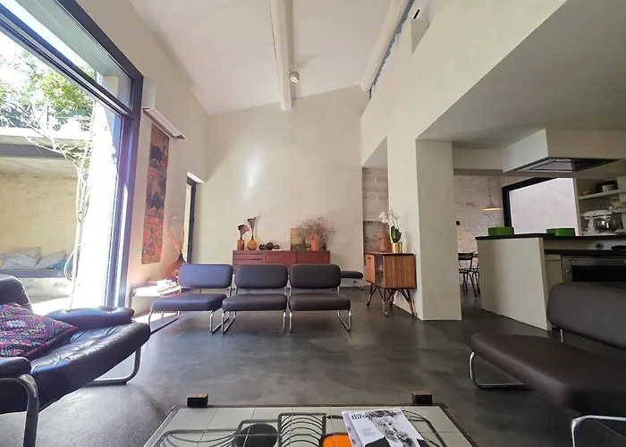 Maison Des Remparts Intra-muros Spacieuse Patio Avec Bassin Wifi Parking Gratuit * Aigues-Mortes