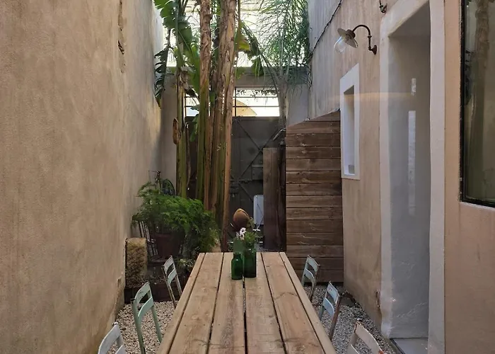 Apartman Maison Des Remparts Intra-muros Spacieuse Patio Avec Bassin Wifi Parking Gratuit