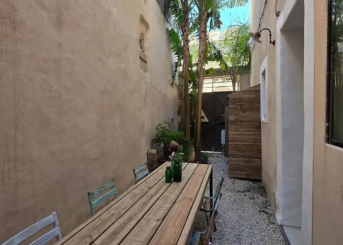 Maison Des Remparts Intra-muros Spacieuse Patio Avec Bassin Wifi Parking Gratuit Aigues-Mortes