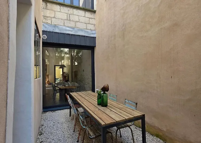Maison Des Remparts Intra-muros Spacieuse Patio Avec Bassin Wifi Parking Gratuit * Aigues-Mortes