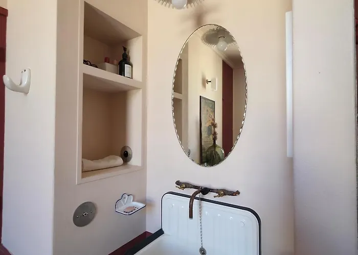 Apartman Maison Des Remparts Intra-muros Spacieuse Patio Avec Bassin Wifi Parking Gratuit Aigues-Mortes