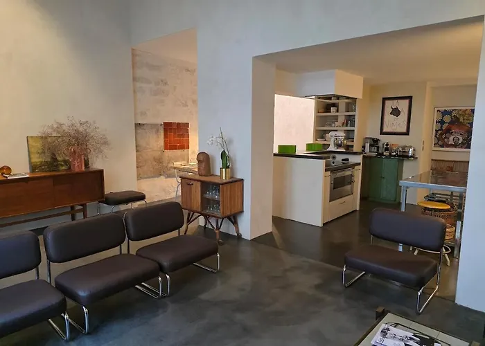 Maison Des Remparts Intra-muros Spacieuse Patio Avec Bassin Wifi Parking Gratuit