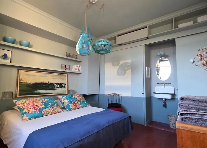 Maison Des Remparts Intra-muros Spacieuse Patio Avec Bassin Wifi Parking Gratuit